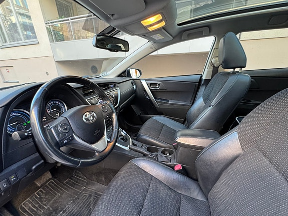 Toyota Auris 10 of 16