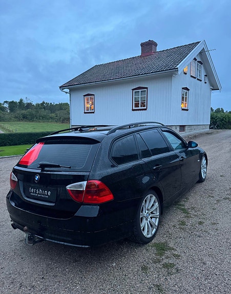 BMW 318d 2 of 5
