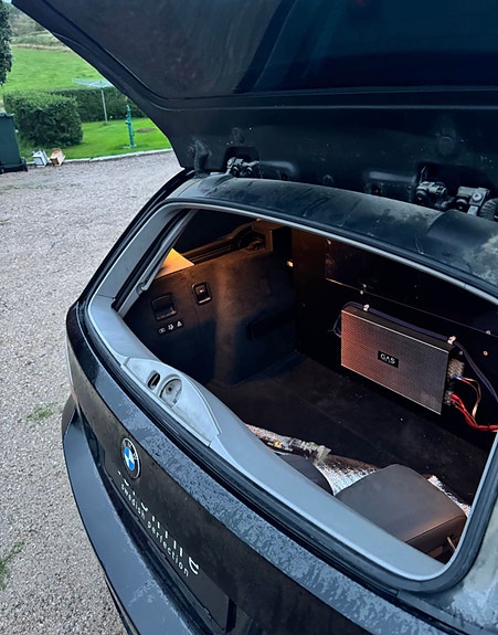 BMW 318d 3 of 5