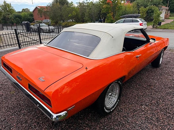 Chevrolet Camaro 10 of 17