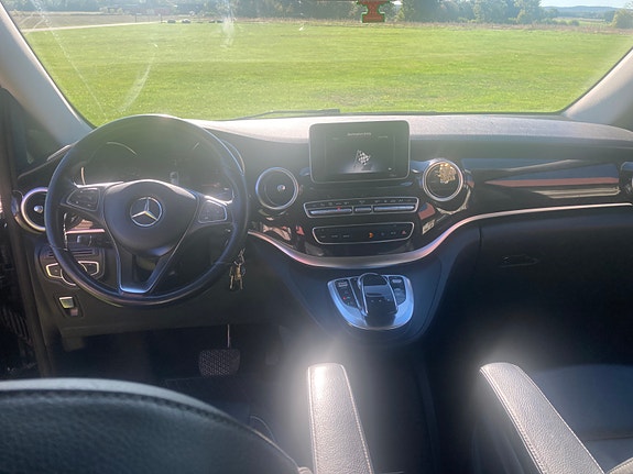 Mercedes-Benz V250 d 4 of 5