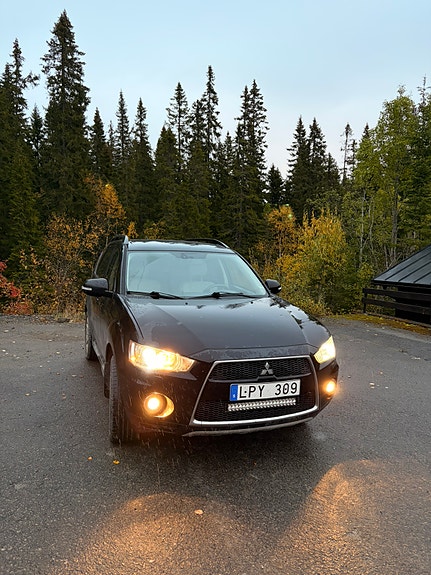 Mitsubishi Outlander 2 of 11