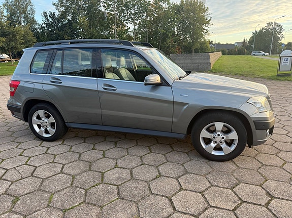 Mercedes-Benz GLK220 4 of 11
