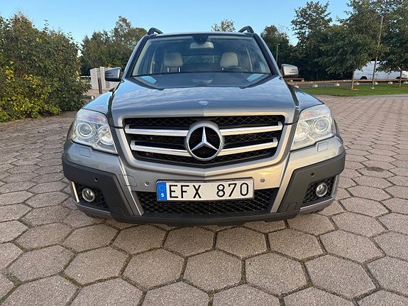 Mercedes-Benz GLK220 2 of 11