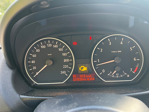 BMW 120i 11 of 11
