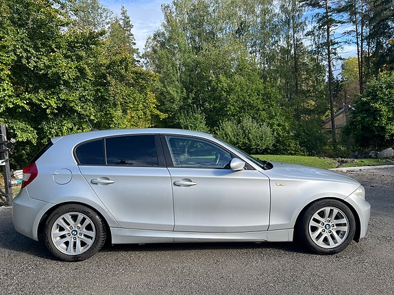 BMW 120i 4 of 11