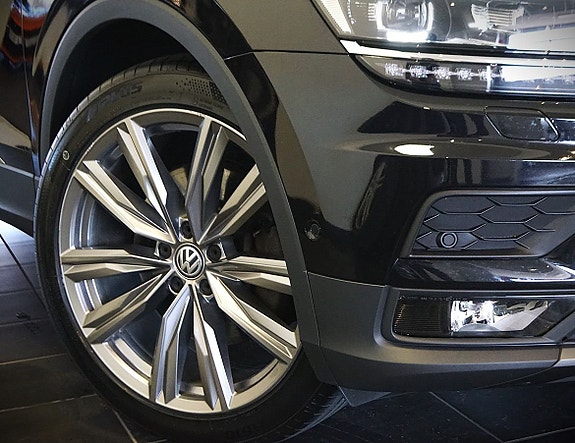Volkswagen Tiguan Allspace 2 of 20