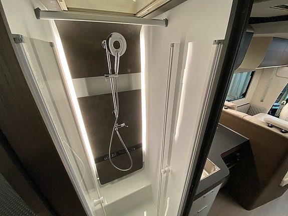 Adria MATRIX Supreme 670SL 6 of 11