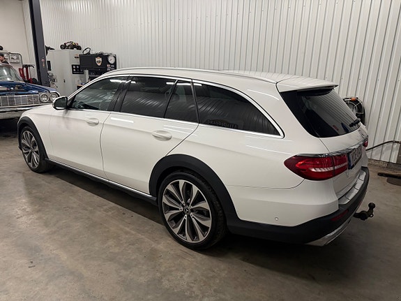 Mercedes-Benz E220 d 3 of 9