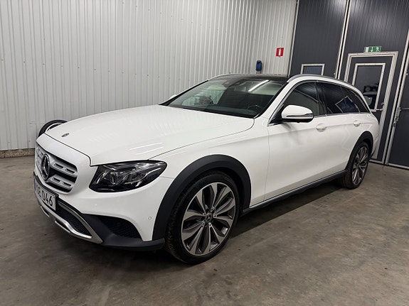 Mercedes-Benz E220 d 2 of 9
