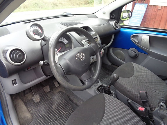 Toyota Aygo 12 of 30