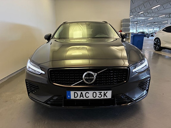 Volvo V60 2 of 23