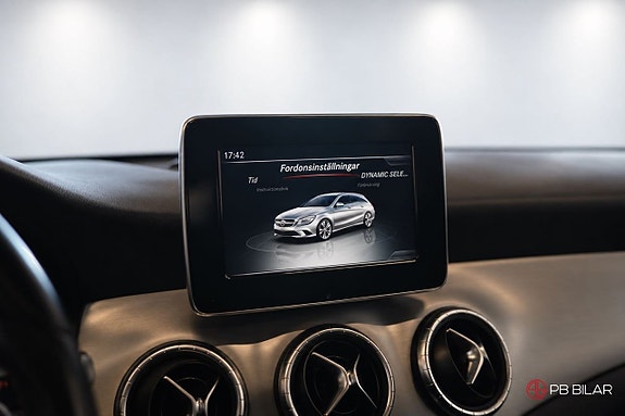 Mercedes-Benz CLA200 18 of 24