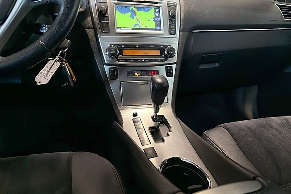Toyota Avensis 11 of 17
