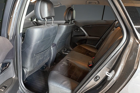 Toyota Avensis 15 of 17