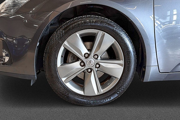 Toyota Avensis 9 of 17