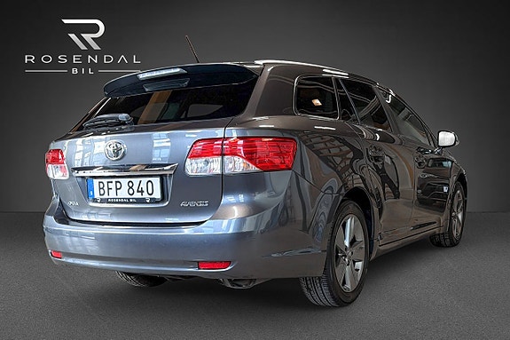 Toyota Avensis 6 of 17