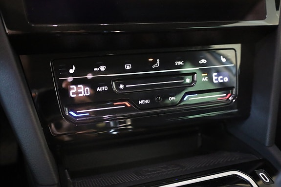 Volkswagen Passat 23 of 30