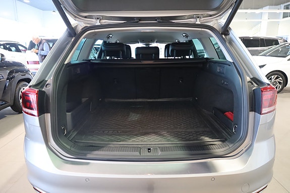 Volkswagen Passat 30 of 30