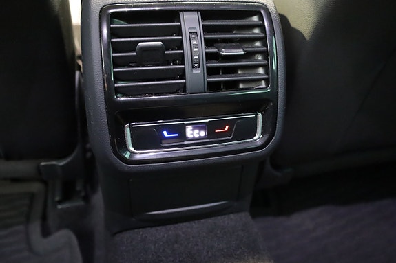 Volkswagen Passat 17 of 30