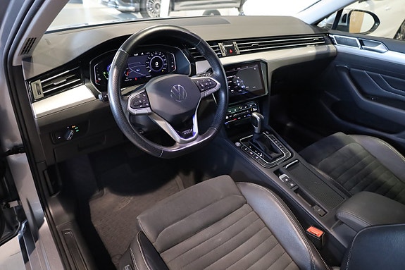 Volkswagen Passat 12 of 30