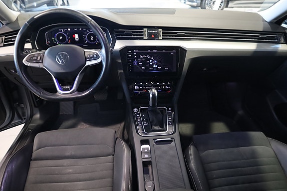 Volkswagen Passat 16 of 30
