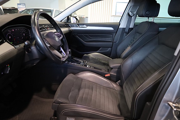 Volkswagen Passat 13 of 30