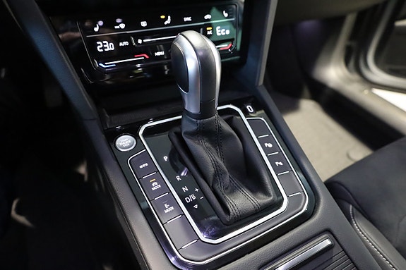 Volkswagen Passat 24 of 30
