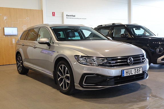 Volkswagen Passat 4 of 30