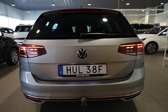 Volkswagen Passat 9 of 30