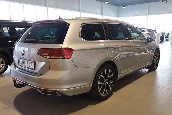 Volkswagen Passat 5 of 30