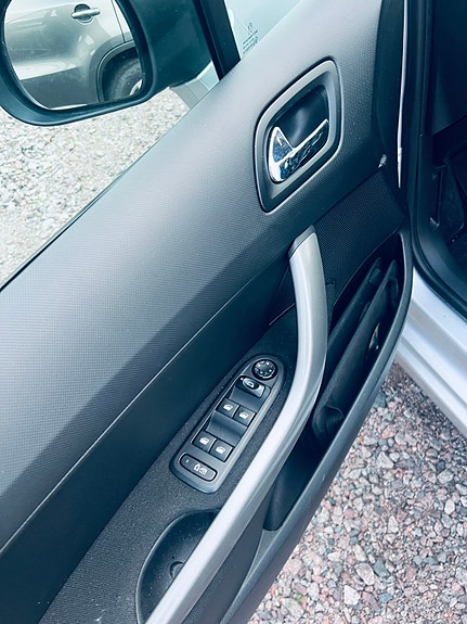 Peugeot 308 4 of 4