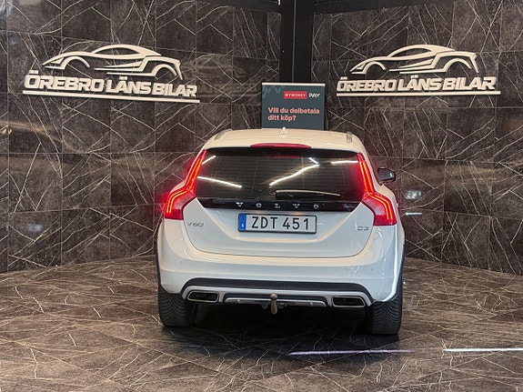 Volvo V60 Cross Country 2 of 22