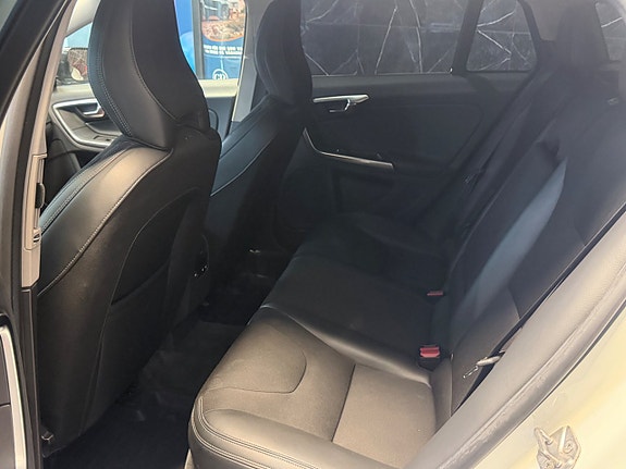 Volvo V60 Cross Country 14 of 22