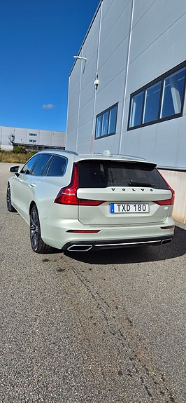 Volvo V60 2 of 4
