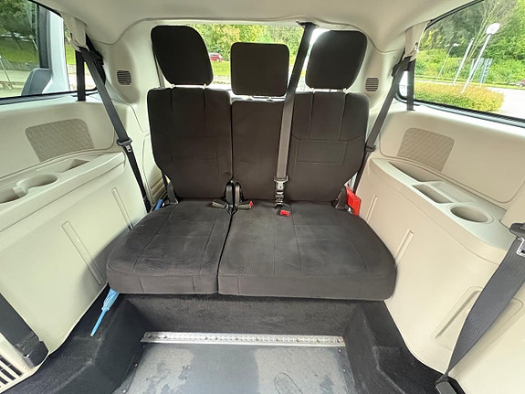 Dodge Grand Caravan 11 of 21