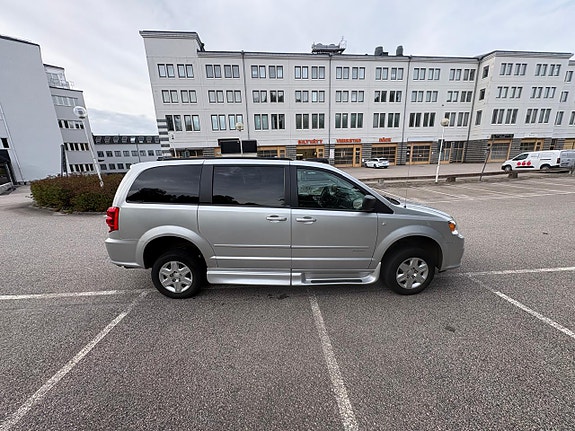 Dodge Grand Caravan 6 of 21