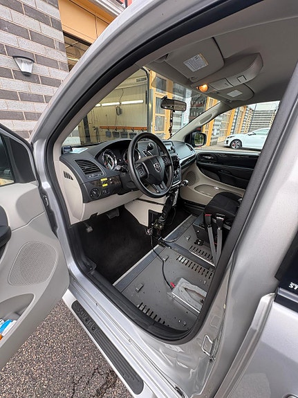 Dodge Grand Caravan 15 of 21