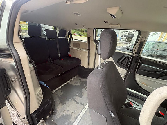 Dodge Grand Caravan 13 of 21