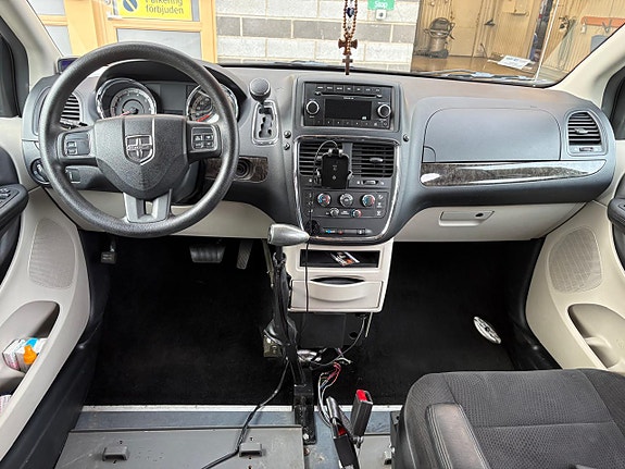 Dodge Grand Caravan 10 of 21