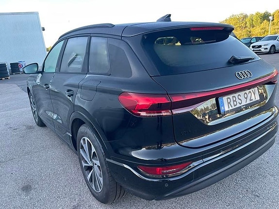 Audi Q6 e-tron 4 of 5