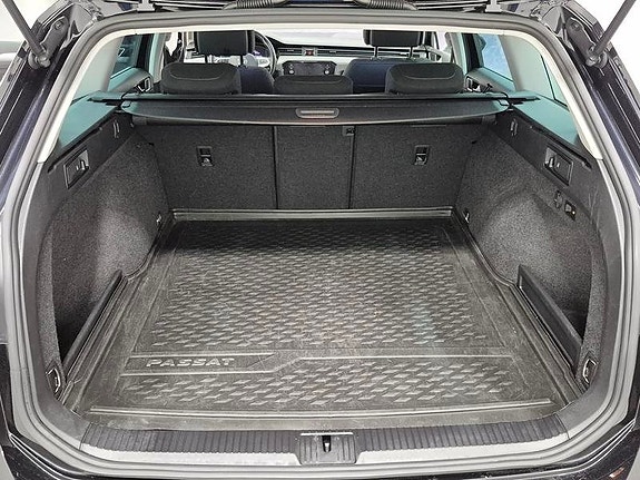 Volkswagen Passat 11 of 11
