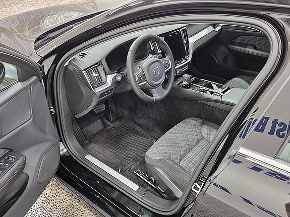 Volvo V60 2 of 11