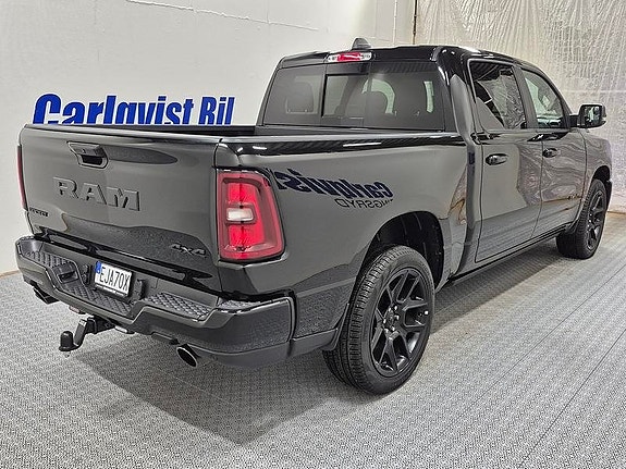 Dodge RAM 1500 3 of 15