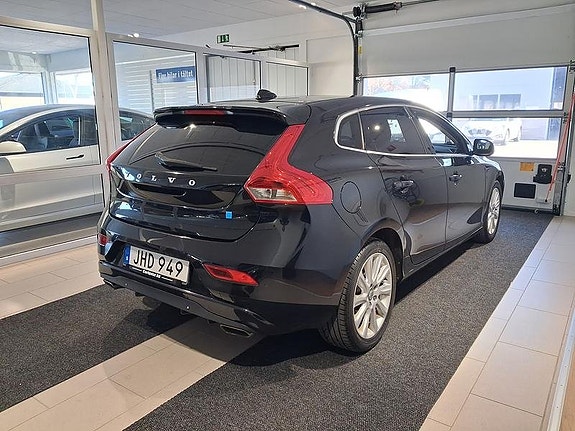 Volvo V40 3 of 7