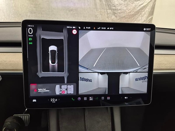 Tesla Model Y 7 of 9