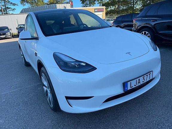Tesla Model Y 2 of 5