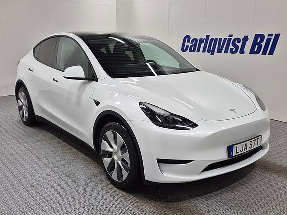 Tesla Model Y 3 of 9