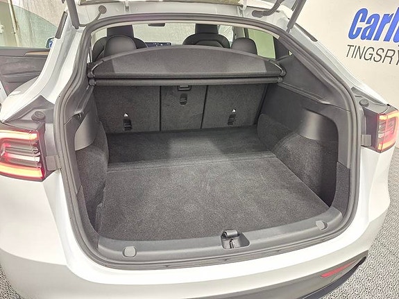 Tesla Model Y 9 of 9