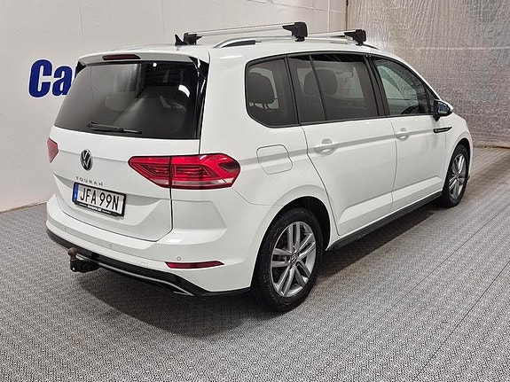 Volkswagen Touran 4 of 9